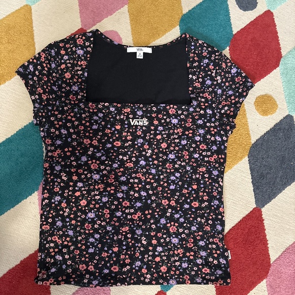 Women’s low neck tee shirt size medium - Picture 1 of 2